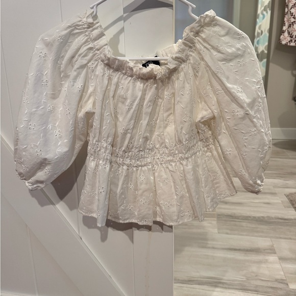 Zara White Dressy Shirt Size Medium (off the shoulder) - Picture 1 of 4